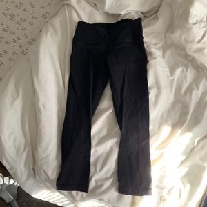 Lululemon black cropped leggings